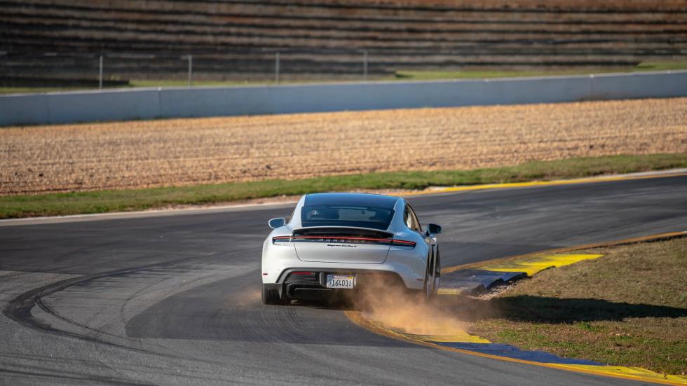 Συνεχίζει τα ρεκόρ η Porsche Taycan (+vid)